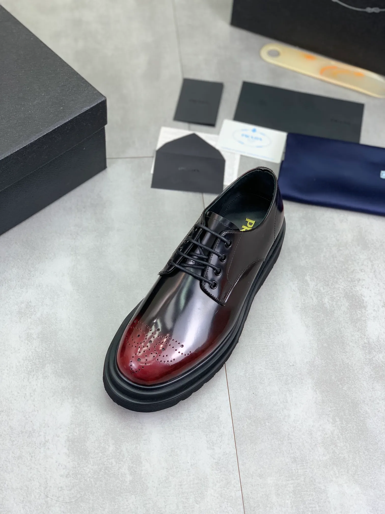 Factory price P880 💰Original quality, top version🔱 ＰＲＡＤＡ——Prada. Men's business casual leather shoes, top quality products. 1:1 shipment ⬆️Luxurious and noble👞All imported original color-rubbed open edge beads, just to create a more comfortable wearing body Tested, upper: original comfortable open-edge bead-rubbed calf leather ➕Top imported water-dyed full cow lining, original light and comfortable TPU foam combination bottom ✔️Code number: 39-44 (38.45 can be customized)